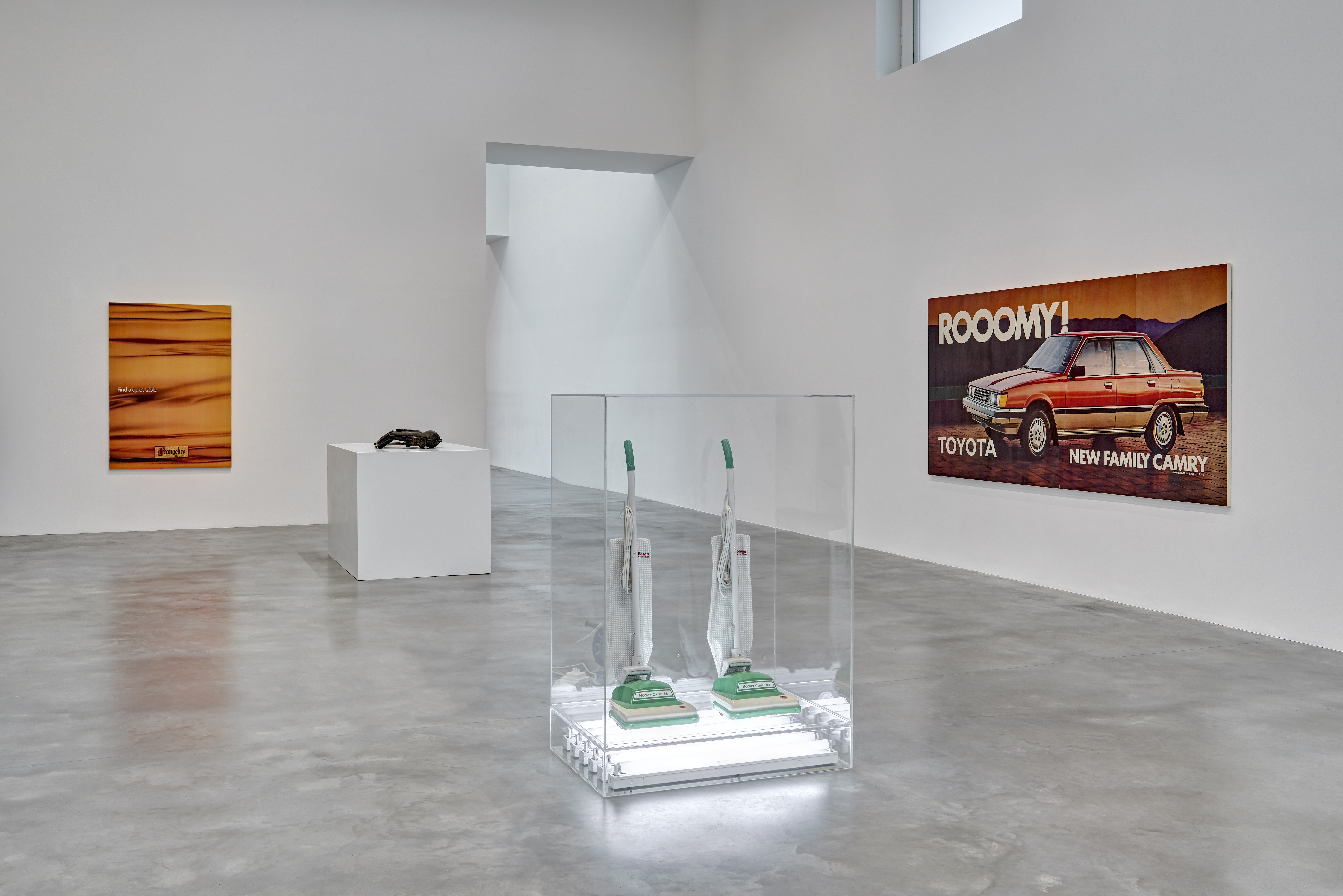 Gallery 1 (1)_Photo by Prudence Cuming Associates, © Victor Mara Ltd, artwork © Jeff Koons