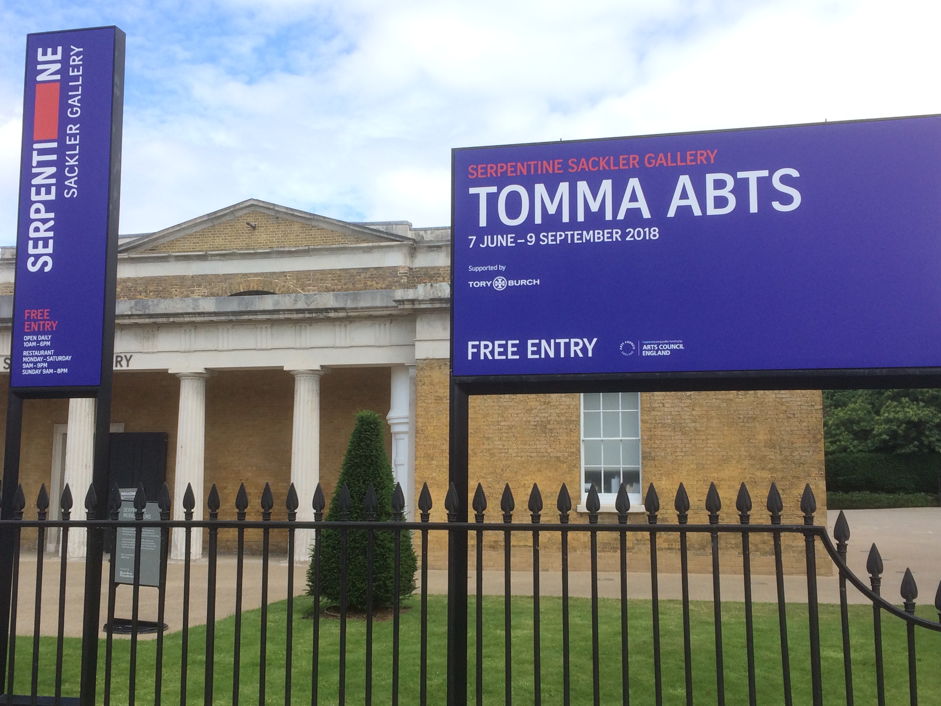 032 - Entrance to Abts at Serpentine Sackler b
